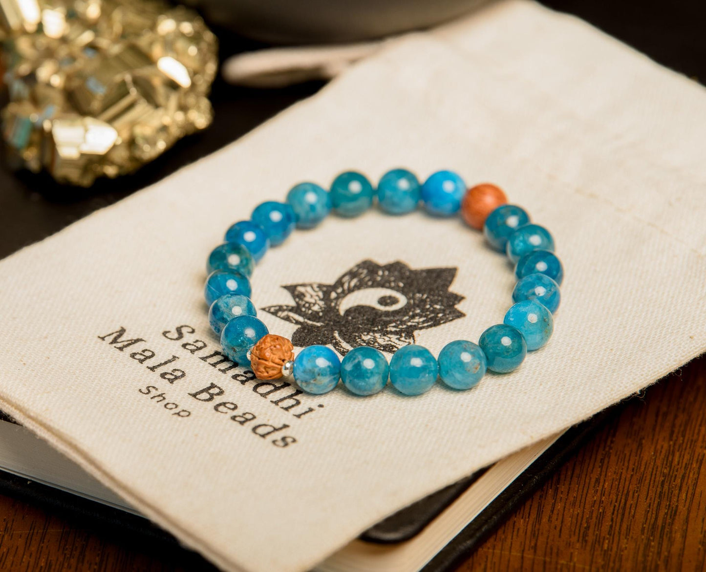 Apatite Wrist Mala Bracelet 8mm Reiki-Infused Gemstone Jewelry for Meditation, Healing & Mindfulness